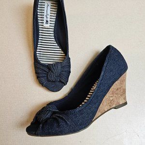 EUC American Eagle 7 Jean Fabric Peep Toe Wedge 3"